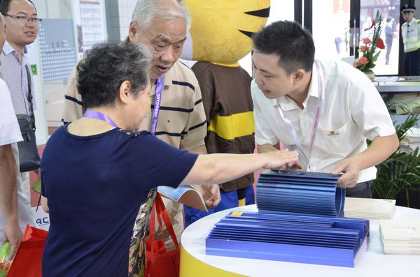 �ڥq�ѥ[2014�����ھT�u�~�i���|