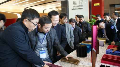  �s�F�T�[�u�޳N��Q�|�[�s�F������ݤu�~�o�i�׾ª��M�a�Y�{�ڤ��q���[�ҹ�