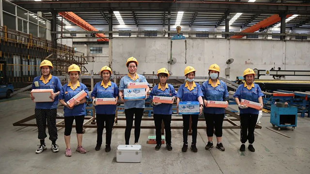 �������ݡA�����Τ@�u���u������|��F�ҩM���Ϊ����h�M�ŷx